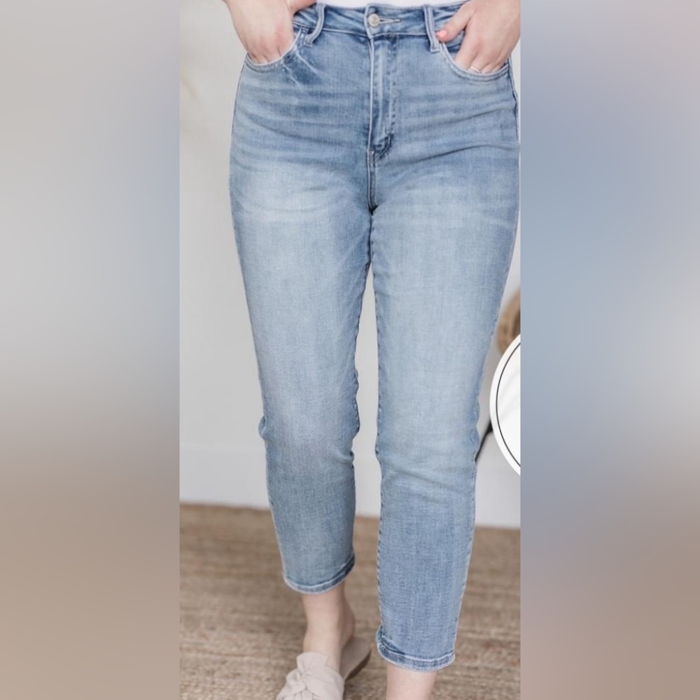 Flying Monkey Light Wash Cropped Denim size 32